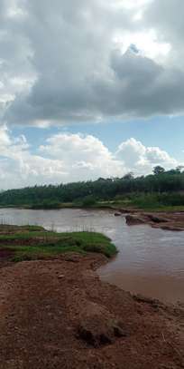 1500 Acres Touching Athi River in Makueni is For Sale image 1
