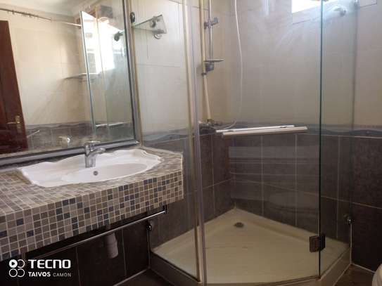 5 Bed Villa with En Suite at Kitusuru Rd image 13