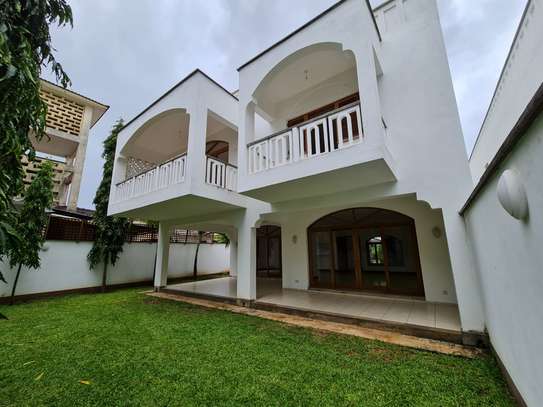 4 Bed Villa with En Suite in Nyali Area image 2