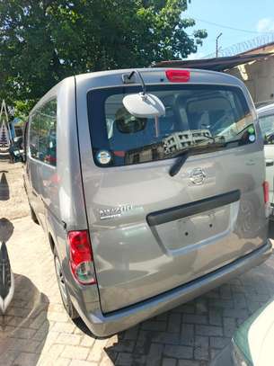 Nissan Nv200 image 9