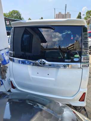 Toyota Voxy WXB 2017 white 2wd image 13