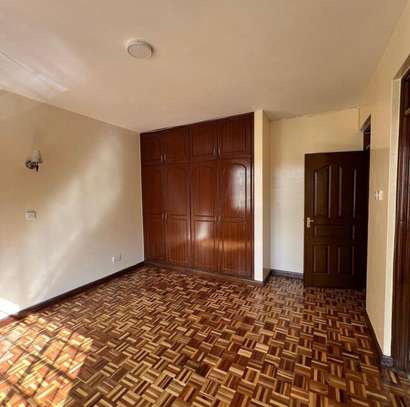 4 Bed Apartment with En Suite in Brookside image 6