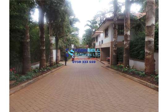 5 Bed Townhouse with En Suite in General Mathenge image 2