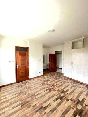 4 Bed Apartment with En Suite in Riverside image 12