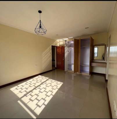 3 Bed Apartment with En Suite in Kilimani image 7