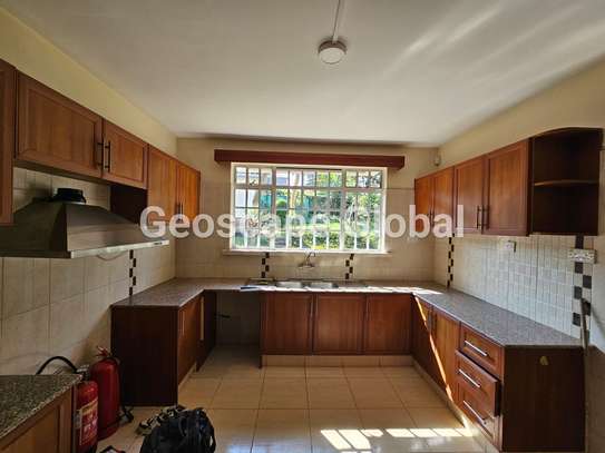4 Bed House with En Suite in Rosslyn image 15