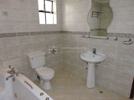 5 Bed House with En Suite in Spring Valley image 29