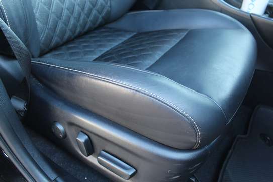 Toyota Harrier Leather Sunroof 2019 44,000 Kms image 8