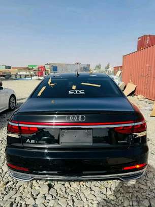 Audi Quattro A8 S-Line black 2019 image 14