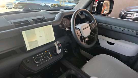 Land Rover defender 110 2025 Sunroof image 6