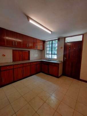 3 Bed Apartment with En Suite in Kilimani image 12