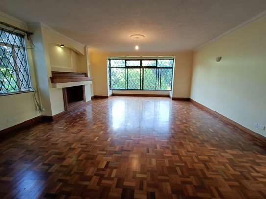 4 Bed House with En Suite in Spring Valley image 7