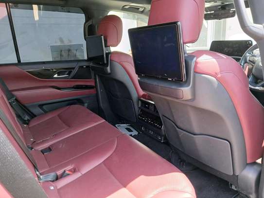 Lexus LX600 2023 image 8