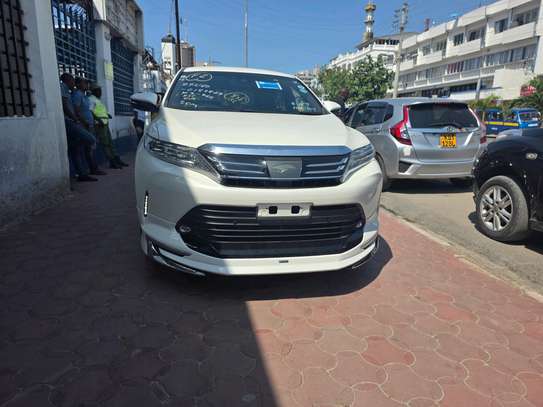 Toyota Harrier image 6