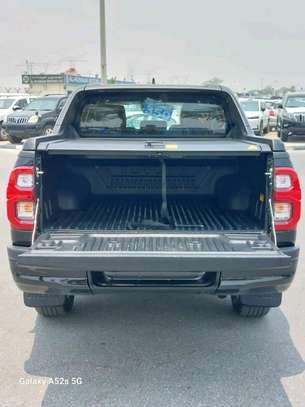 Toyota Hilux double cabin black 2019 diesel image 12
