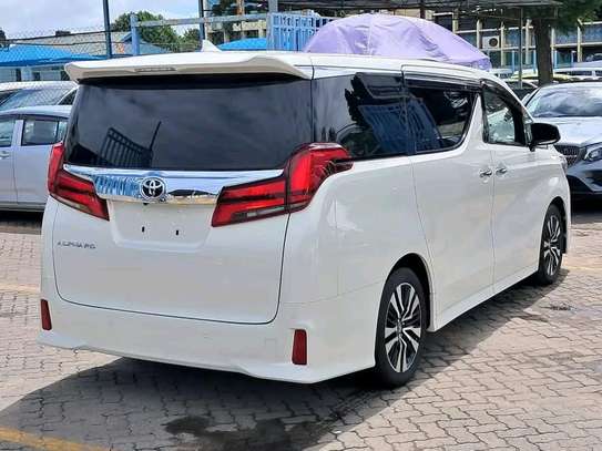 Toyota Alphard sunroof image 2