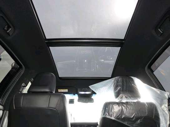 TOYOTA HARRIER WITH SUNROOF image 4