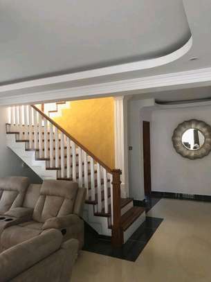 A luxurious 4 bedroomed massionate with a Dsq image 3