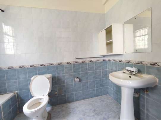 3 Bed Apartment with En Suite in Kilimani image 12