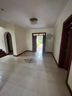 5 Bed Townhouse with En Suite at Lavington Areas image 6