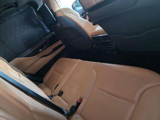 Lexus LX600 model image 2