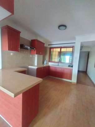 3 Bed Apartment with En Suite in Kilimani image 5
