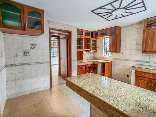 4 Bed Townhouse with En Suite in Lavington image 16