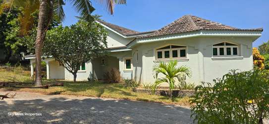 5 Bed Villa with En Suite at Vipingo image 4