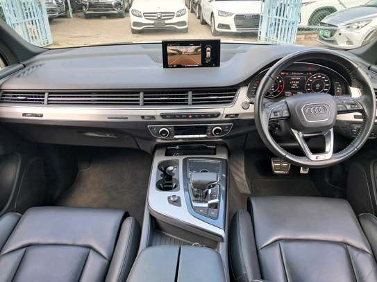 AUDI Q7 image 7