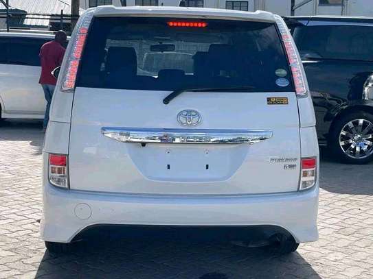 Toyota isis newshape fully loaded 🔥🔥 image 8