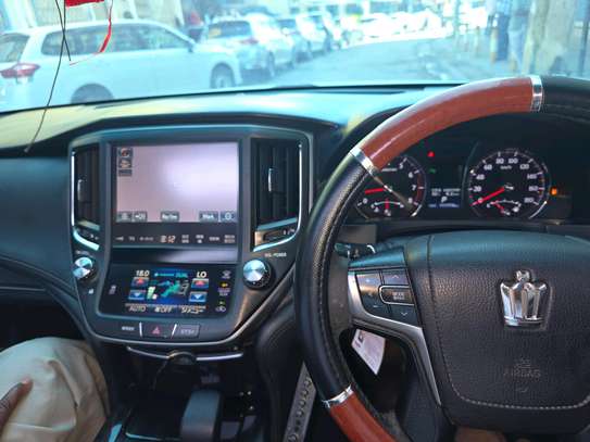 2015 model  Toyota crown athlete image 2