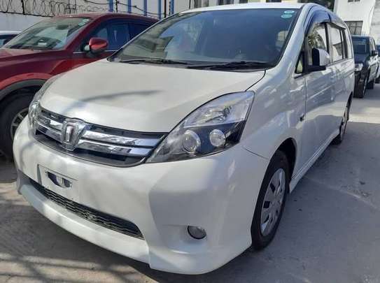 Toyota ISIS PLATANA image 1