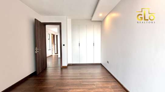 3 Bed Apartment with En Suite in Brookside image 10