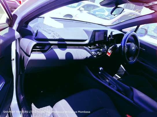 Toyota CH-R hybrid white 2018 image 4