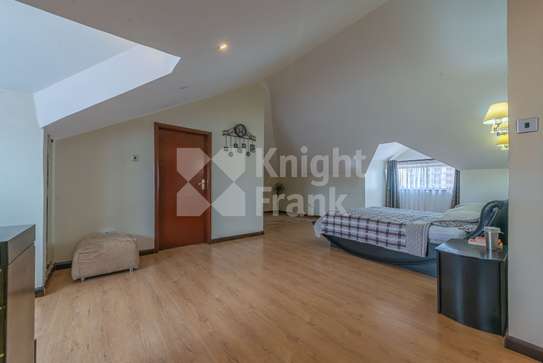 4 Bed Apartment with En Suite at Wood Avenue image 8