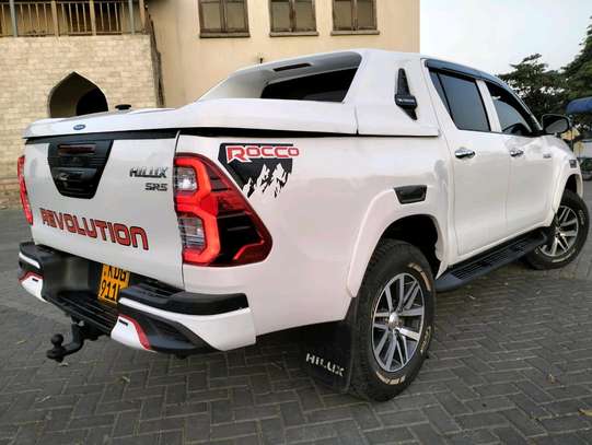 TOYOTA HILUX DOUBLE CABIN 2019 image 5