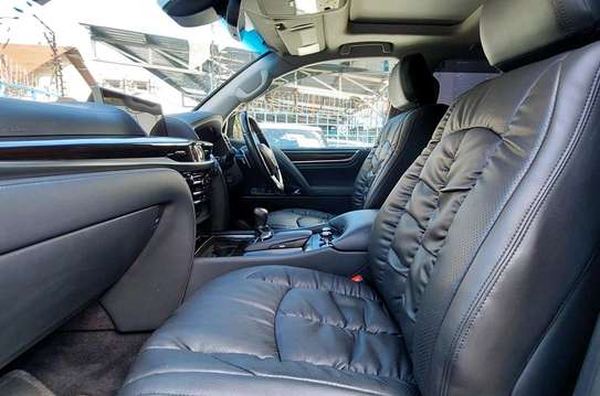 Lexus LX 570 2017 image 8