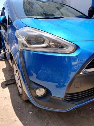 Toyota Sienta blue 2016 2wd non hybrid image 5