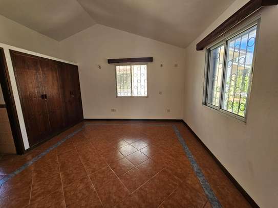 4 Bed House with En Suite in Nyali Area image 14