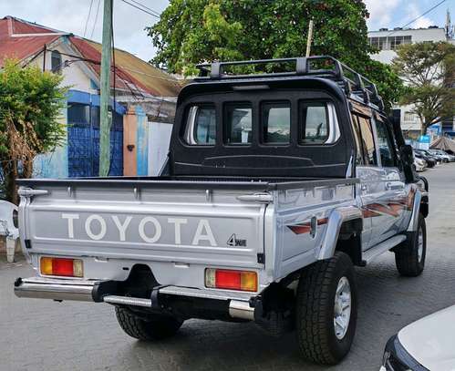 Land cruiser pickup on sale in Kenya image 4