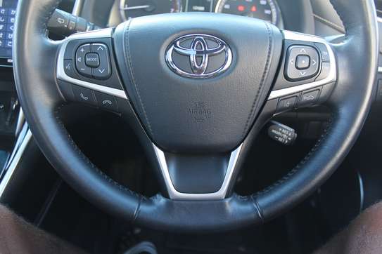 Toyota Harrier Leather Sunroof 2019 44,000 Kms image 6