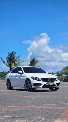 Mercedes benz C200 white image 3