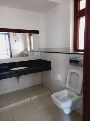 4 Bed House with En Suite in Nyali Area image 14