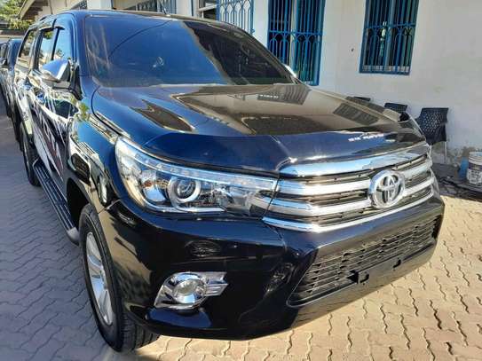 Toyota Hilux double cabin black 2017 image 2