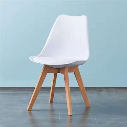 Leather Padded 4-Leg Hotel Eames Chair image 3