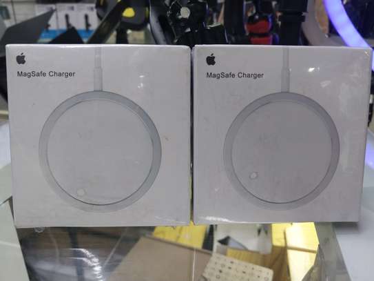 Magsafe Apple Wirless Mobile Charger image 3