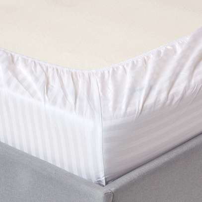 High quality  white striped  duvets,towels, bathrobes image 5