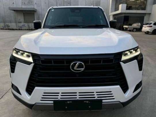 2024 Lexus GX550 image 3