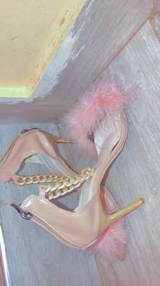 stiletto heels with pointed chain image 1