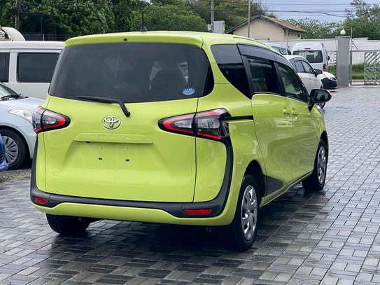 TOYOTA SIENTA LIME image 9